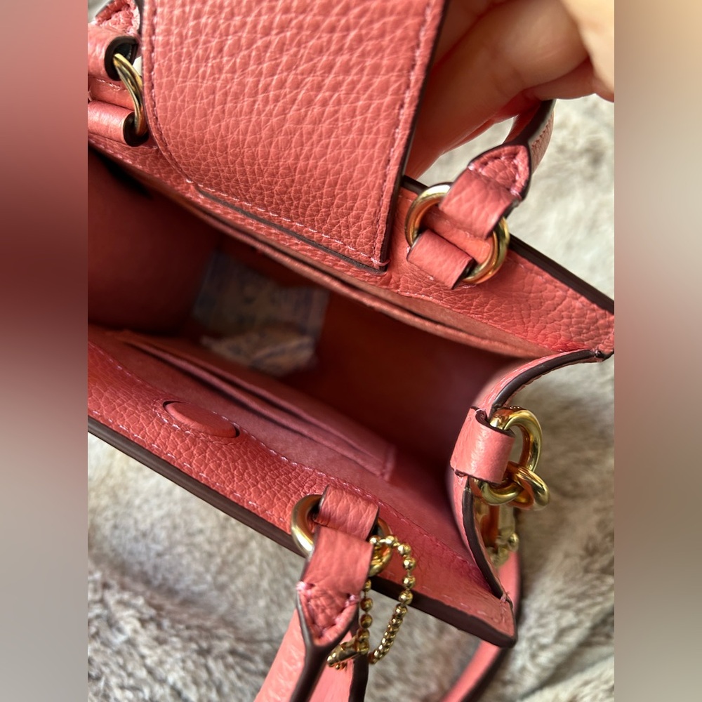 Coach Pink Leather Women's Bag
Price is firm🍀 Thank you 🙏💕 - Picture 4 of 8
